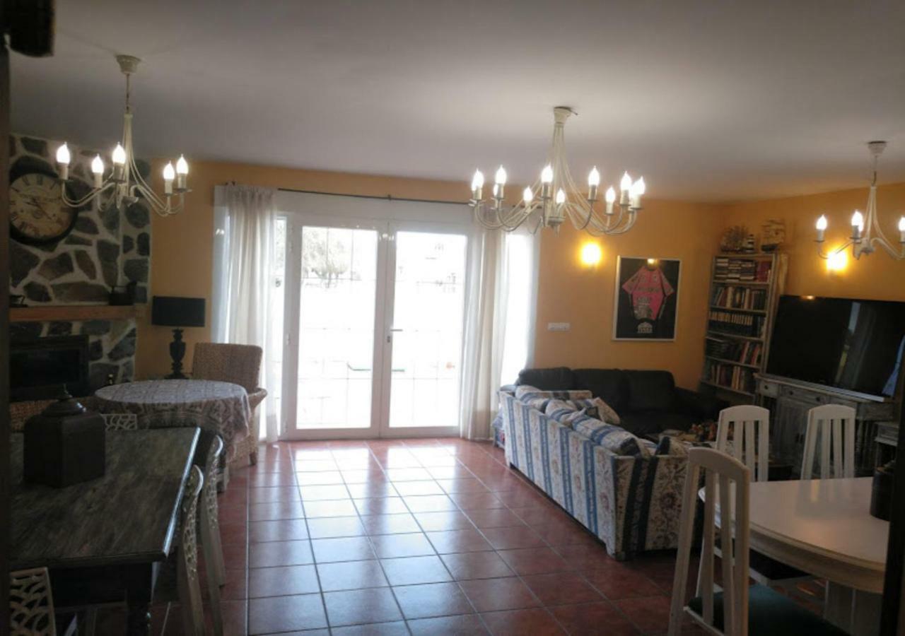 Tiara Vacaciones Villa Nava de la Asuncion Eksteriør billede