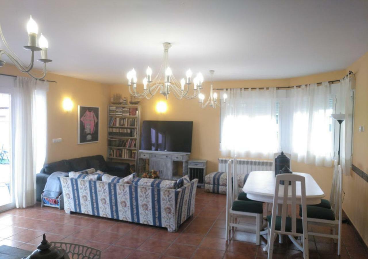 Tiara Vacaciones Villa Nava de la Asuncion Eksteriør billede